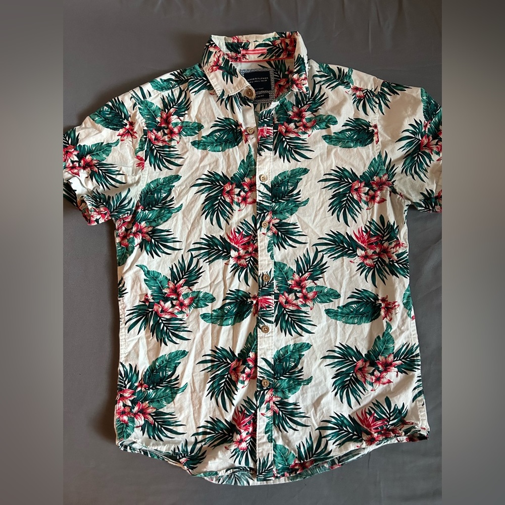 Floral/ Hawaiian button up shirt: Mens small